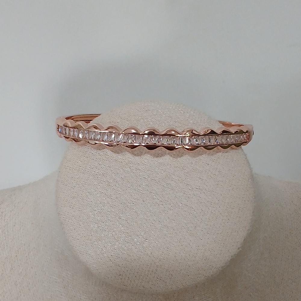 Zirconia Bangle Bracelete - Picture 4 of 5